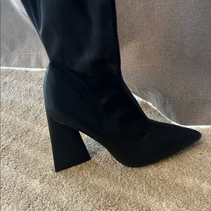 Elegant Black Women's high knee heeled Boots